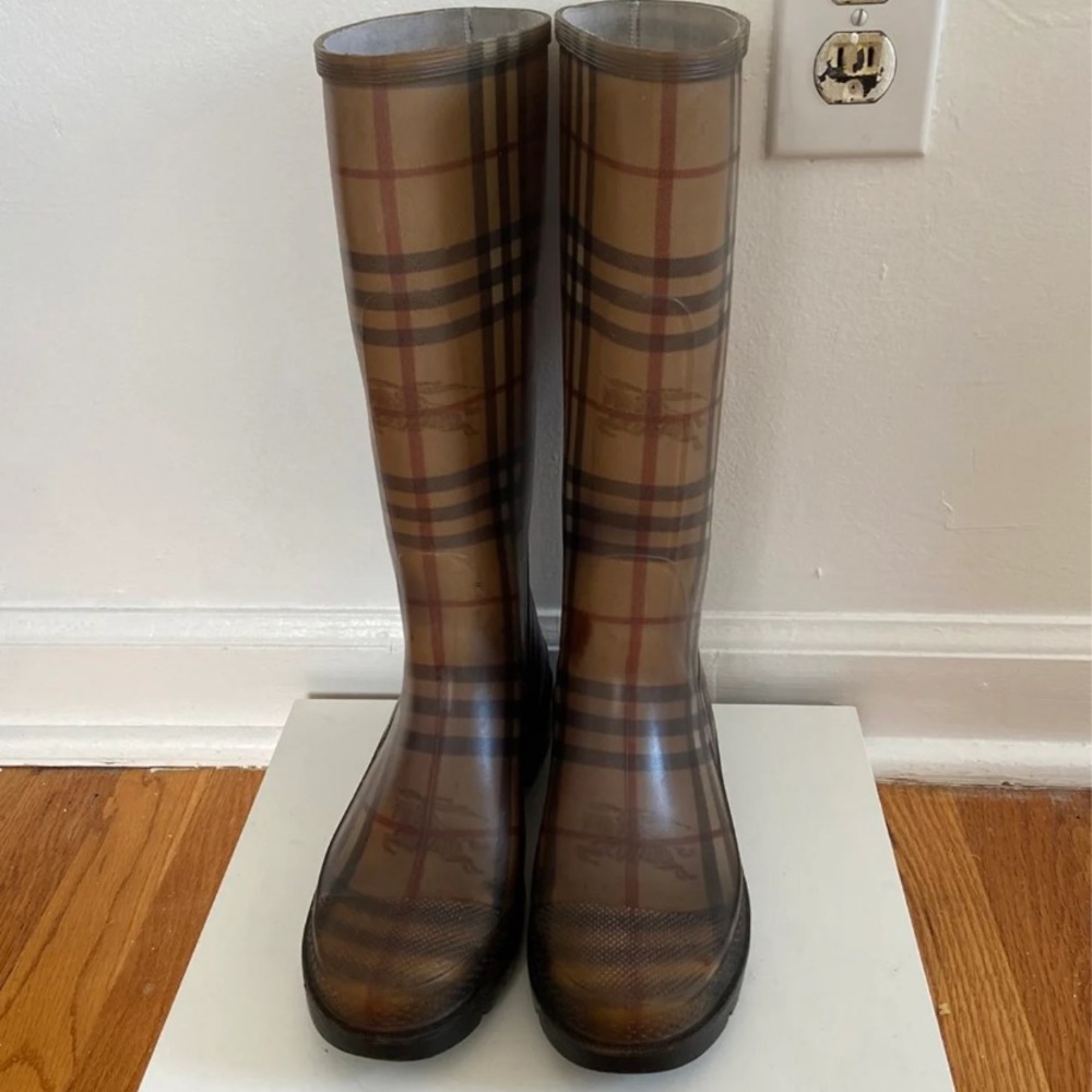 Burberry boots